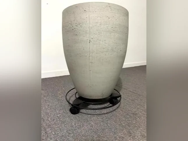 Pot à fleur pour galerie ou autres places.