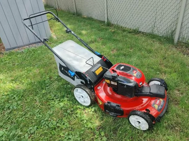 Tondeuse Toro Recycler de 22" à traction