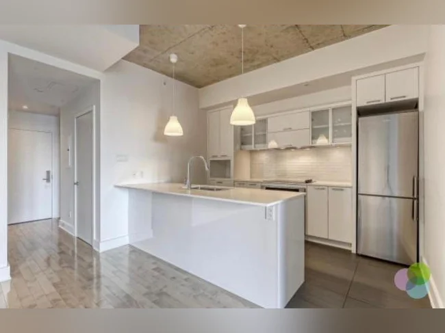 Condo3 1/2 Griffintown stationnement disponible -un mois gratuit bail 2 ans juillet 2026