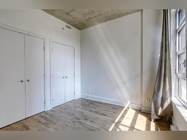 Condo3 1/2 Griffintown stationnement disponible -un mois gratuit bail 2 ans juillet 2026 thumbnail 7