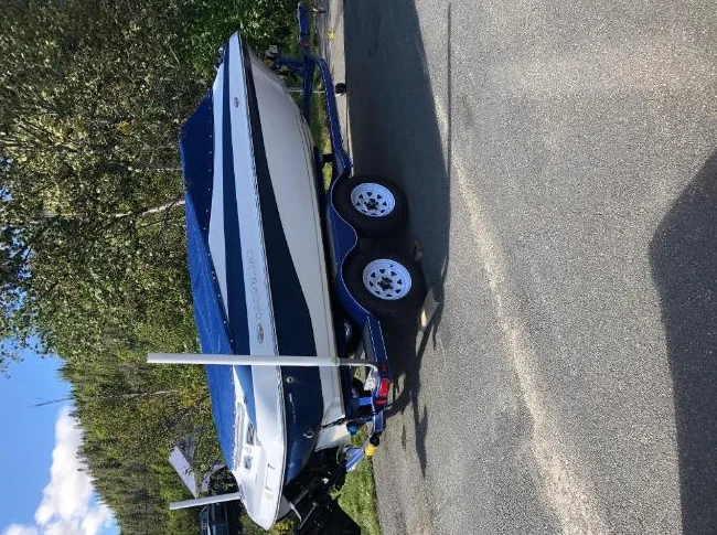 Bateau semi-hors-bord Crownline 202 br thumbnail 4