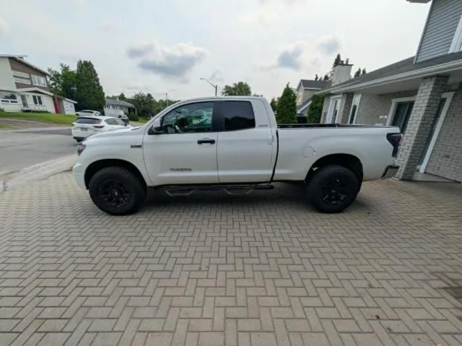 **Toyota Tundra Limited 2007 • 5.7L V8 • 4x4 • Double Cab • 6,5 pieds** thumbnail 4