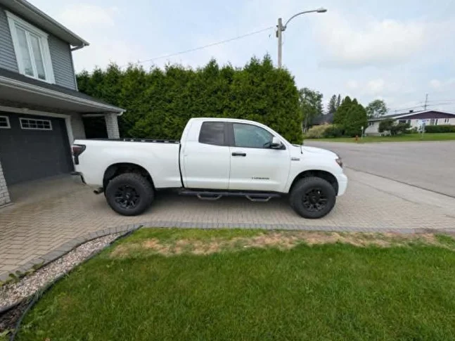 **Toyota Tundra Limited 2007 • 5.7L V8 • 4x4 • Double Cab • 6,5 pieds** thumbnail 3