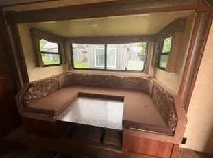Roulotte avenger CSAZ240 de 23’ 2012 avec slide out thumbnail 9