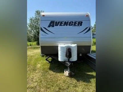 Roulotte avenger CSAZ240 de 23’ 2012 avec slide out thumbnail 2