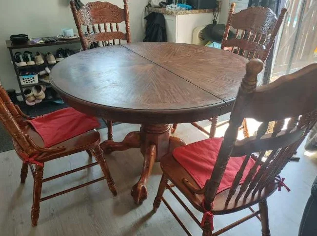 Superbe table style antique avec 6 chaises- FAITES VOTRE OFFRE thumbnail 2