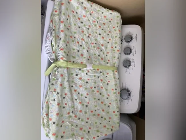 2 Matelas de table à langer + plusieurs couvre-matelas
