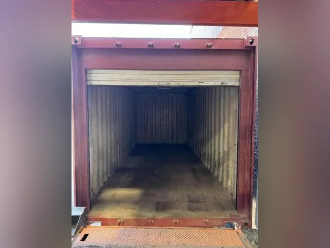Conteneur 20 pi, porte enroulable + base métal, doit partir avant le 8 juin (Anjou)