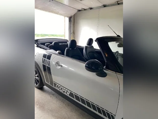 Mini Cooper convertible thumbnail 5