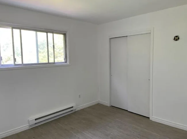 Logement 4.5 pces Secteur haute-ville 2e étage thumbnail 3