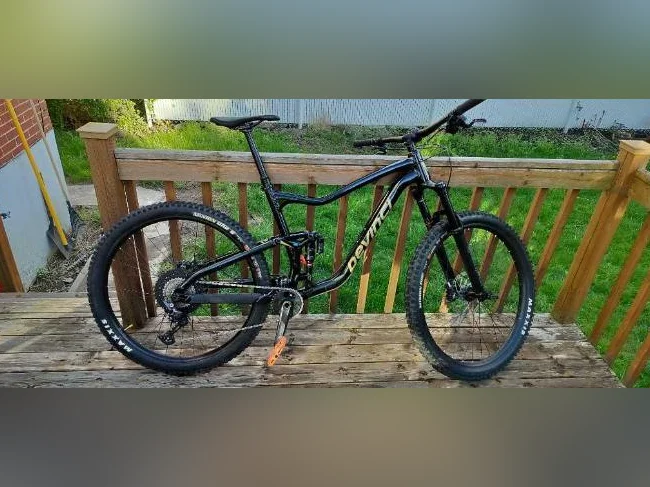 Vélo de montagne Devinci troy deore 12s grandeur XL 29"
