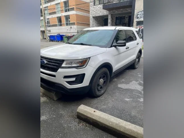 Ford Explorer 2017 V6 thumbnail 2