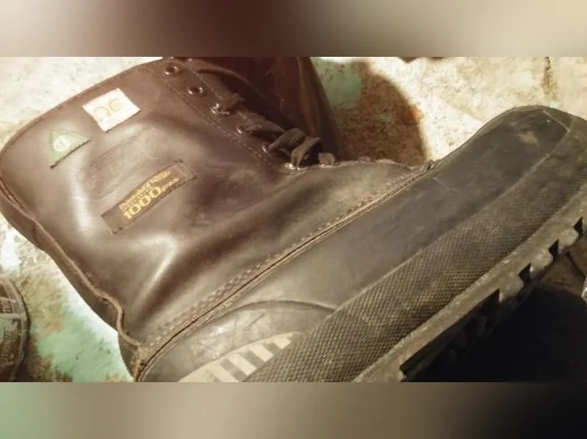 BOTTE NEUVE LA JE LAI EST PAS ESSAYER COMME IL FAUT REGARDE SEMELL thumbnail 2