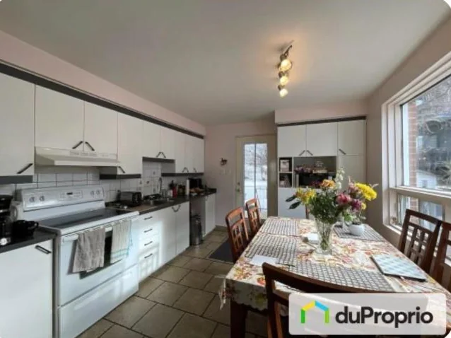 Beau triplex dans Chomedey thumbnail 3