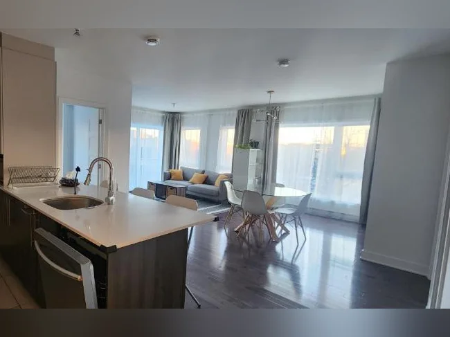 Dispo le 1er oct 2026 - Magnifique Condo 2 chb - Tout Équipé & meublé - Stationnement Intérieur !