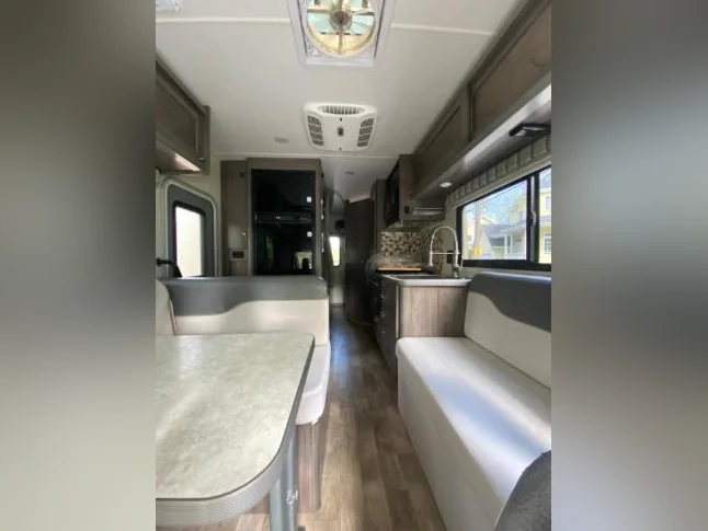 Motorisé Winnebago 2018 -Classe B+ thumbnail 6