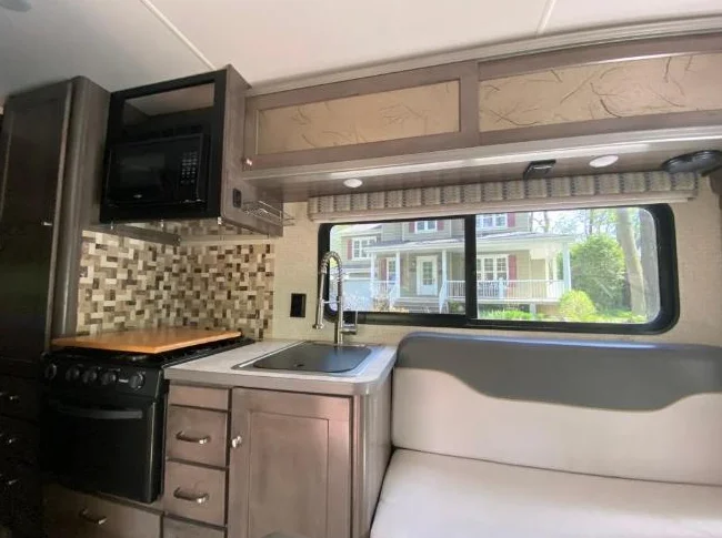 Motorisé Winnebago 2018 -Classe B+ thumbnail 5