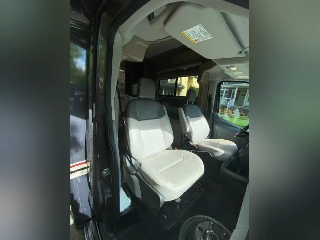 Motorisé Winnebago 2018 -Classe B+ thumbnail 4