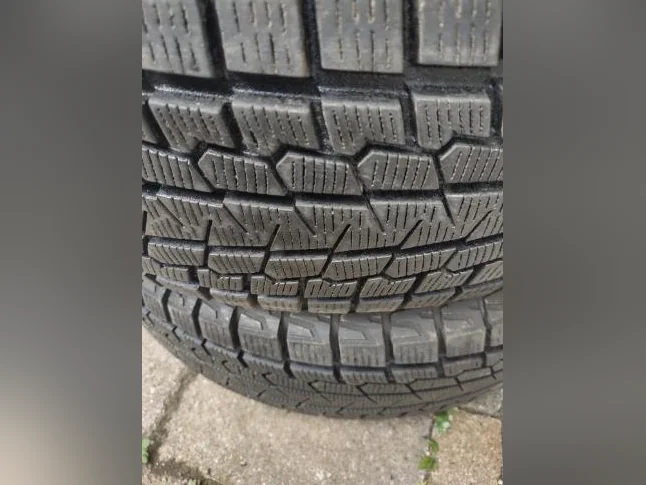 225-60R18x4 pneus hiver Yokohama IceGuard comme neufs. Usure 12/32 thumbnail 3