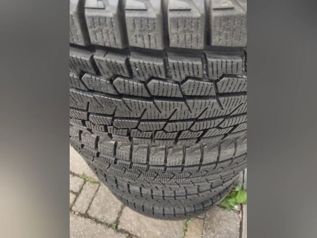 225-60R18x4 pneus hiver Yokohama IceGuard comme neufs. Usure 12/32