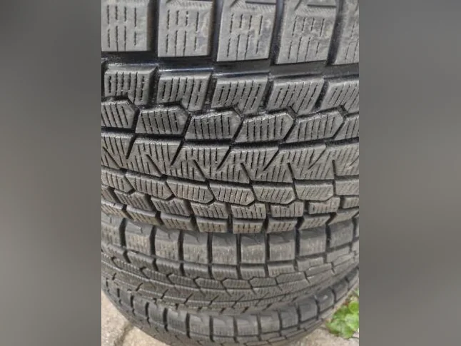 225-60R18x4 pneus hiver Yokohama IceGuard comme neufs. Usure 12/32 thumbnail 2