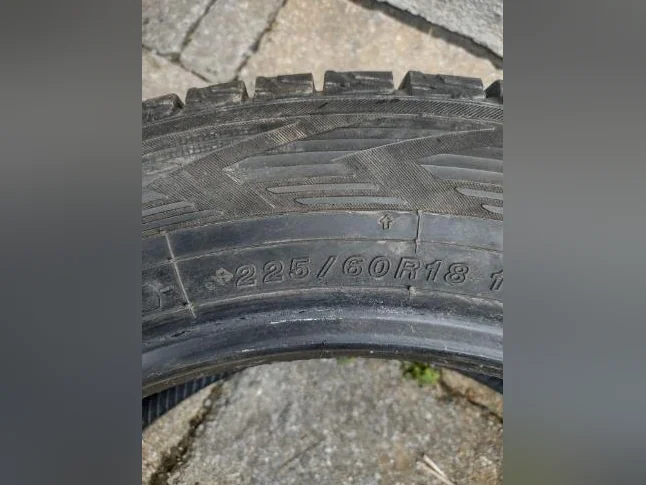 225-60R18x4 pneus hiver Yokohama IceGuard comme neufs. Usure 12/32 thumbnail 7