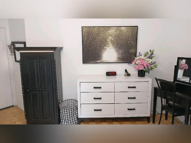 chambre à louer pour femme seulement thumbnail 4
