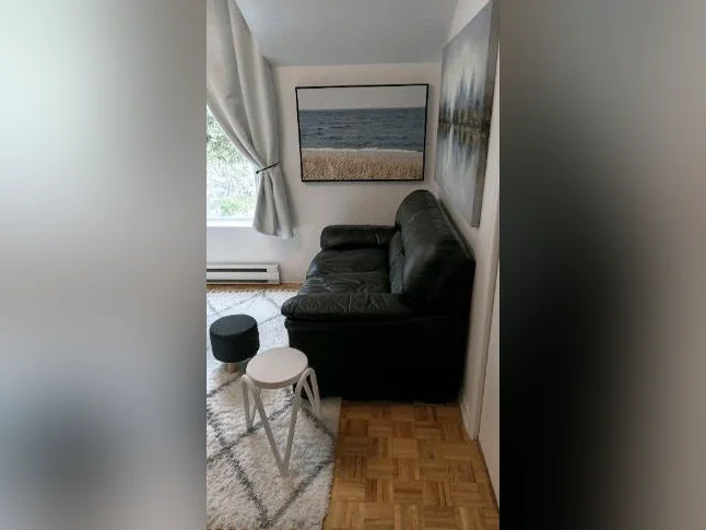 chambre à louer pour femme seulement thumbnail 3