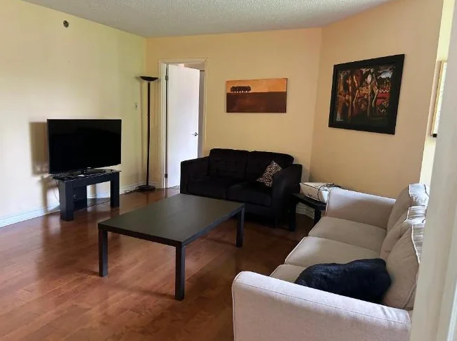 Condo meublé tout inclus 4 1/2 centre-ville de Montréal 2490$/mois du 1er aout 2026 thumbnail 2
