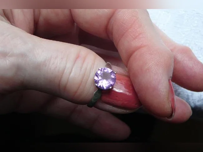 BAGUE en Argent 925. sertie d'une magnifique Améthyste .