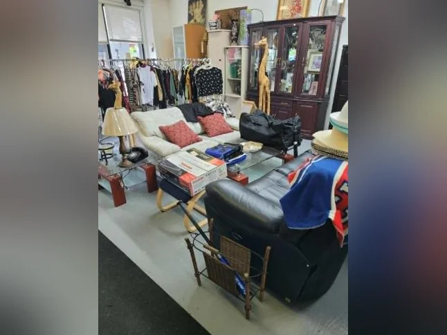 INVENTAIRES D,UNE BROCANTE thumbnail 5