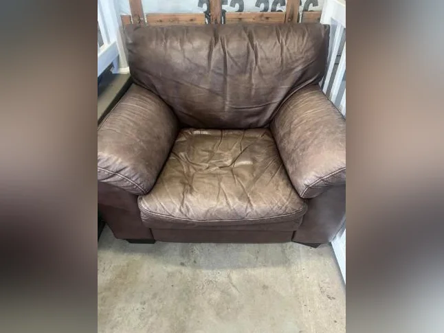Divan et fauteuil thumbnail 2