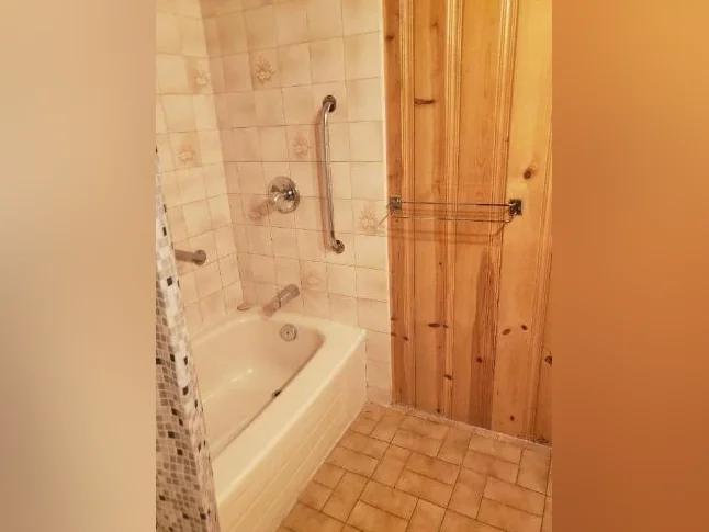 Grande Chambre Meublee SALLE DE BAIN PRIVEE thumbnail 7