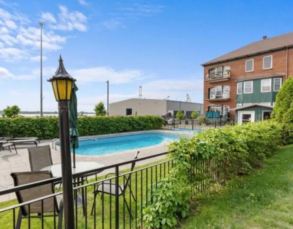 4 1/2 Condo centre ville de Trois-Rivieres, Vue sur le Fleuve $1650/ mois Libre immédiatement thumbnail 3