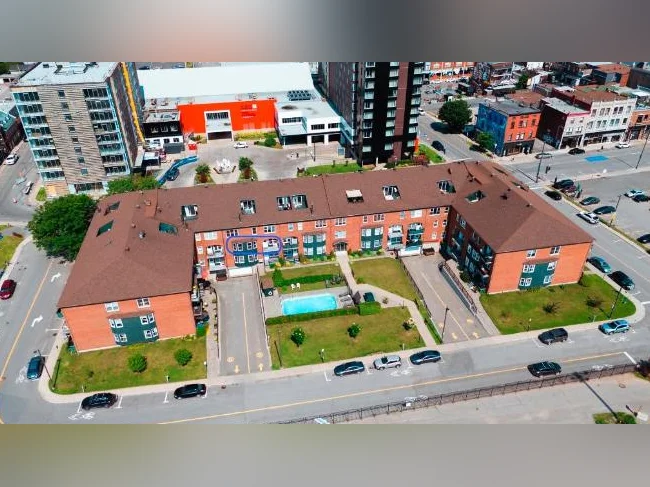 4 1/2 Condo centre ville de Trois-Rivieres, Vue sur le Fleuve $1650/ mois Libre immédiatement thumbnail 2