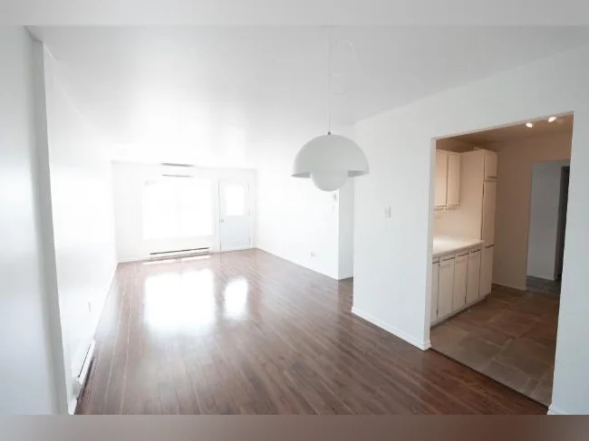 4 1/2 Condo centre ville de Trois-Rivieres, Vue sur le Fleuve $1650/ mois Libre immédiatement thumbnail 10
