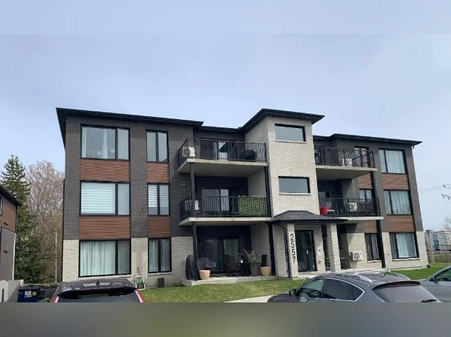 Grand 4 1/2 à louer avec ascenseur et garage - Saint-Césaire – 1200 pi²