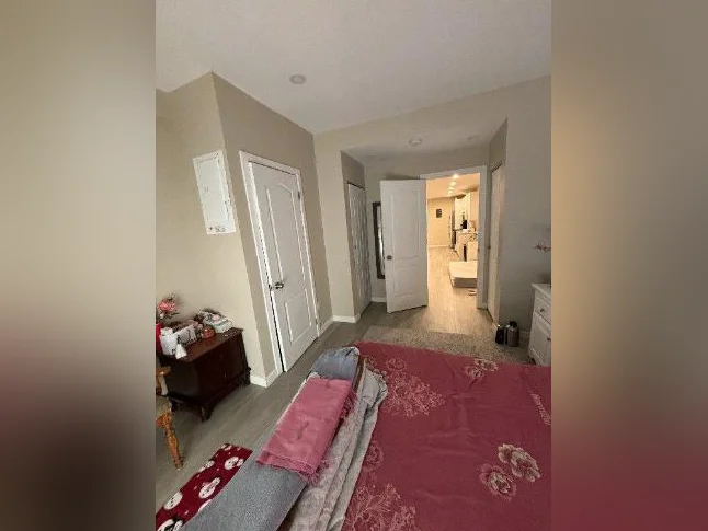 newly renovated 4 1/2 apartment for rent - appliances INCLUDED thumbnail 5