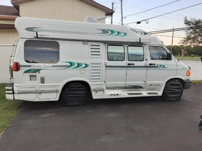 LEISURE TRAVEL WIDE BODY 1998