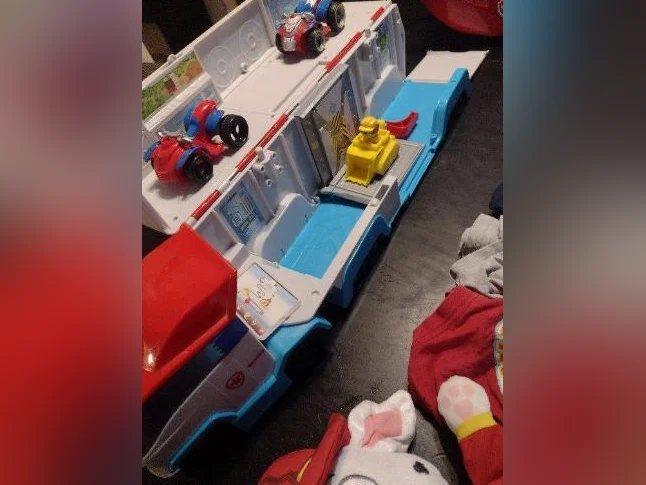 Jouets et, 2 kits (oreillers+draps + édredon) de par patrouille , van de pat patrouille,camion pompier,2 poufs ,blocs thumbnail 7