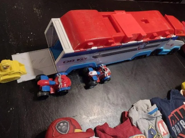 Jouets et, 2 kits (oreillers+draps + édredon) de par patrouille , van de pat patrouille,camion pompier,2 poufs ,blocs thumbnail 6
