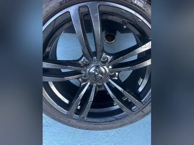 4 Pneus avec 4 Mag 205/50 R17