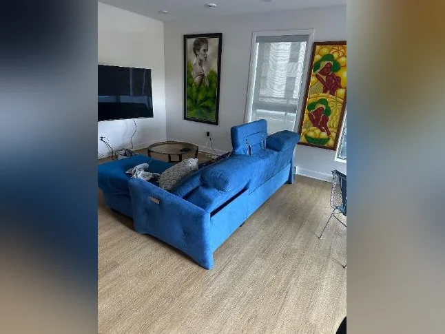 Sofa électrique Marque Bugatti fabriqué a Montreal thumbnail 3
