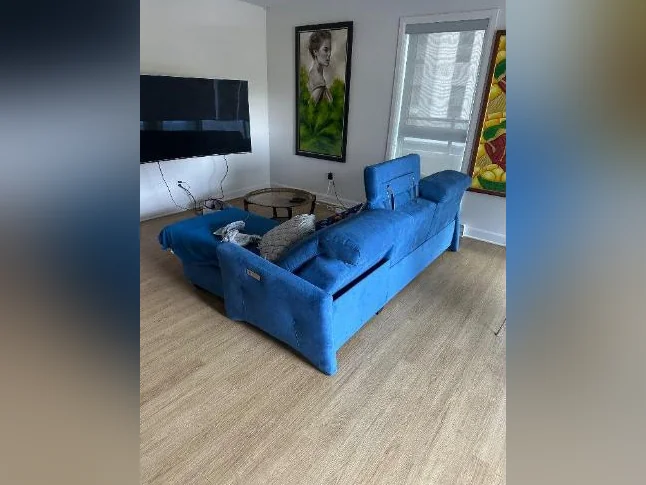 Sofa électrique Marque Bugatti fabriqué a Montreal