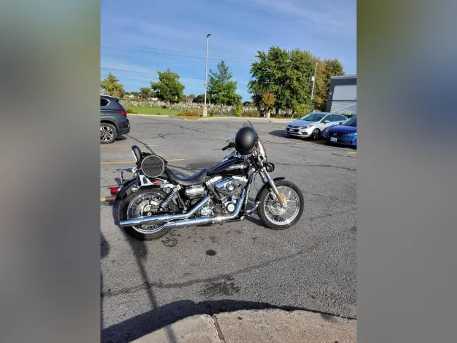 Harley-Davidson Dyna Super Glide 2012 avec seulement 30,000 Km !