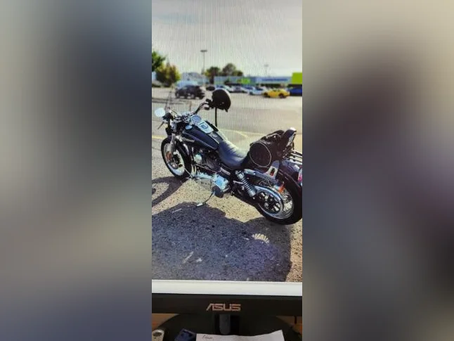 Harley-Davidson Dyna Super Glide 2012 avec seulement 30,000 Km ! thumbnail 2