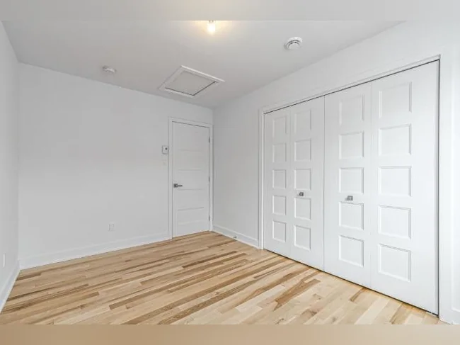 Grande spacieuse et luxueuse maison neuve de 4 chambres à louer. Disponible à louer !!! thumbnail 3