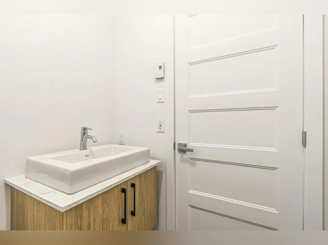 Grande spacieuse et luxueuse maison neuve de 4 chambres à louer. Disponible à louer !!! thumbnail 5