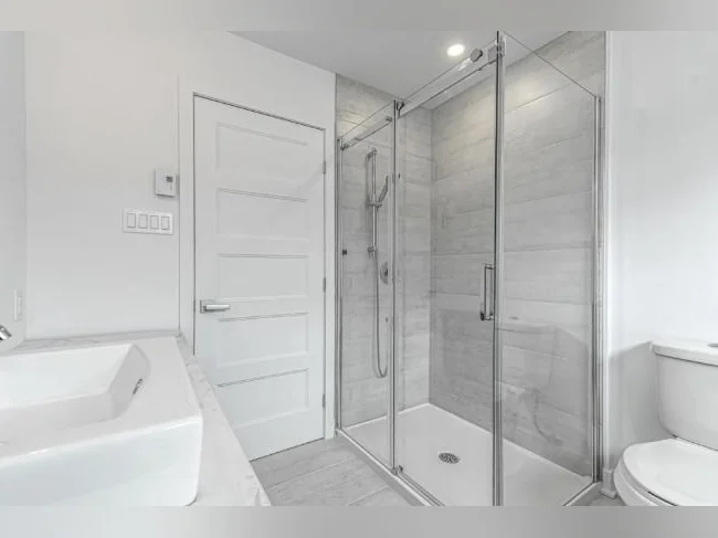 Grande spacieuse et luxueuse maison neuve de 4 chambres à louer. Disponible à louer !!! thumbnail 9