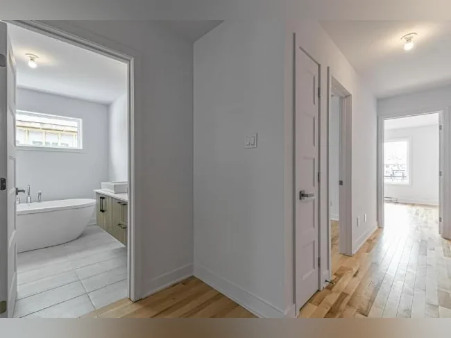 Grande spacieuse et luxueuse maison neuve de 4 chambres à louer. Disponible à louer !!! thumbnail 8